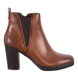 Stiefel an einer Bar Sergio Leone braun