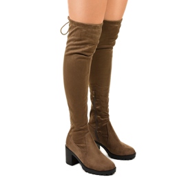 Wildlederstiefel auf dem Pfosten von Hekrans Khaki grün