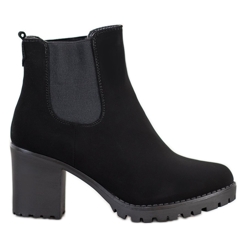 Queentina Chelsea Boots aus Textil auf einer Säule schwarz