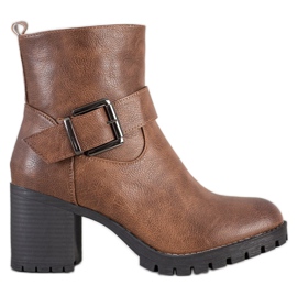 SDS Stilvolle Arbeiter an einer Bar braun