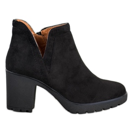 Bella Paris Wildleder Booties mit einem Schnitt schwarz