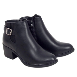 Schwarze Stiefel mit niedrigem Absatz J101 Schwarz