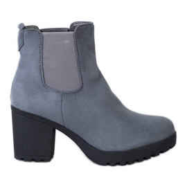 Queentina Chelsea-Stiefel an einer Bar grau