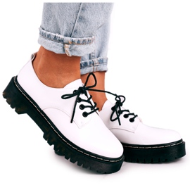 Klassische Oxfords-Schuhe für Damen auf der S.Barski HX62 White Platform weiß schwarz