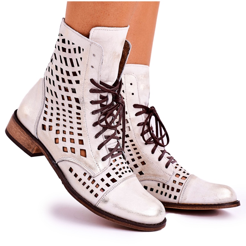 Nicole Weiße durchbrochene Lederstiefel für Damen Abigail