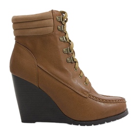 Hohe Keilstiefel braun