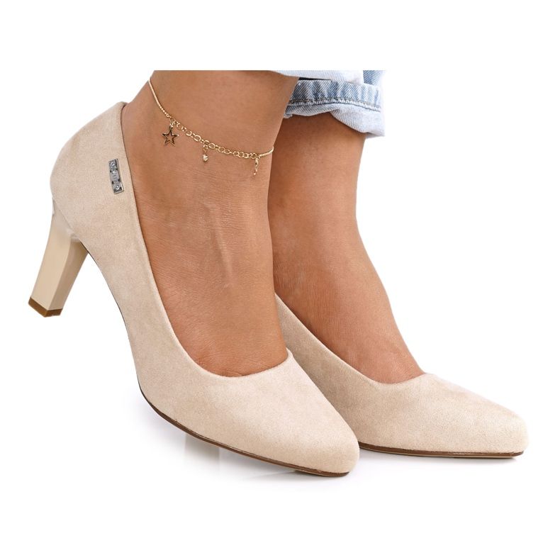 PJ1 Klassische Pumps auf einer Bar Wildleder Beige Eleanor