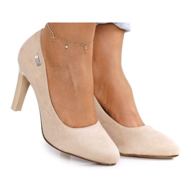 PJ1 Klassische Pumps auf einer Bar Wildleder Beige Eliana