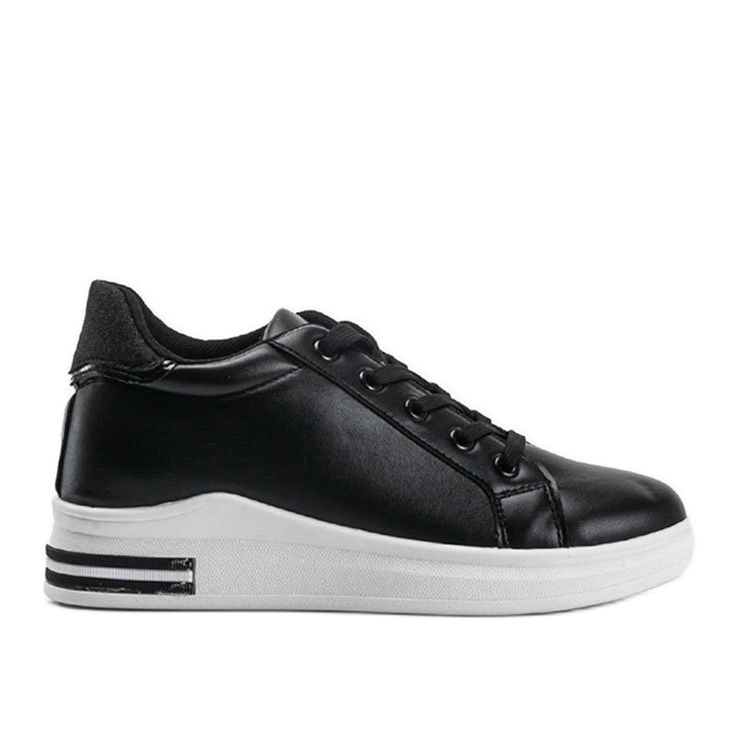 Schwarze Sneaker von Katherine