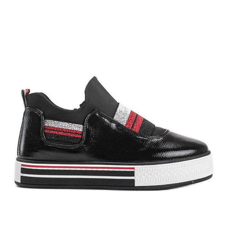 Schwarz lackierte Sneaker von Kaitlynn
