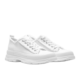 Weiße Sneaker auf dicker Makenna-Sohle