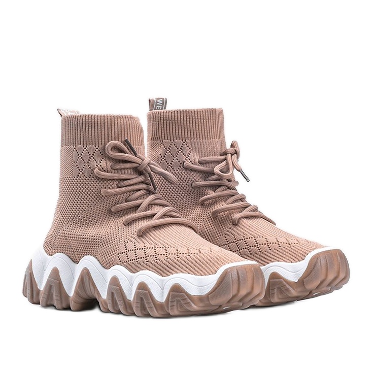 Khakifarbene Sneakers mit Socken von Gisselle beige