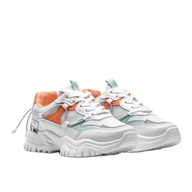 Sportschuhe in Cristalweiß