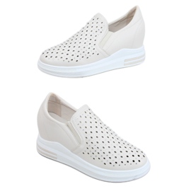 Sneakers schlüpfen auf dem beigen Keil HY-251 Beige