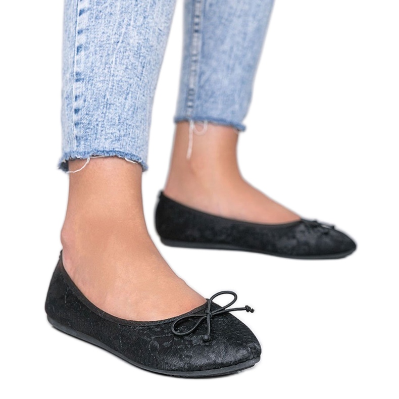 Schwarze Spitzenballerinas von Alessandra