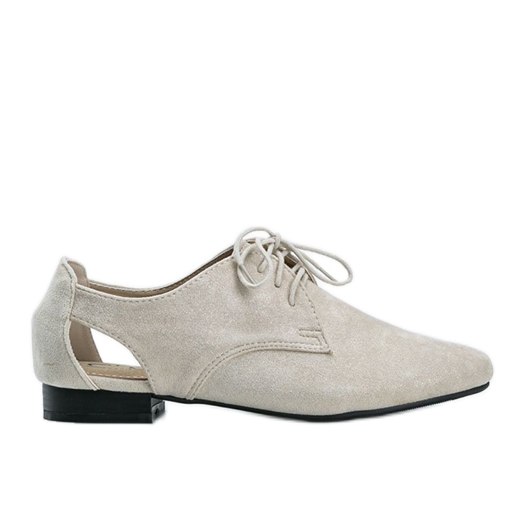 Glänzende beige Schuhe mit Cut-Outs von Dorothy