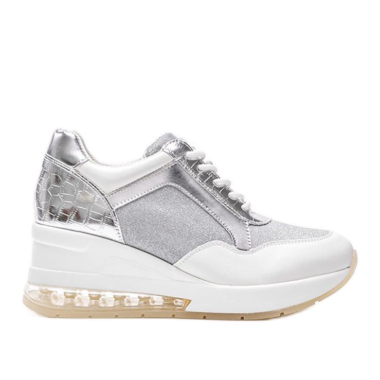 Weiße und silberne Sneakers auf dem Jimena Wedge