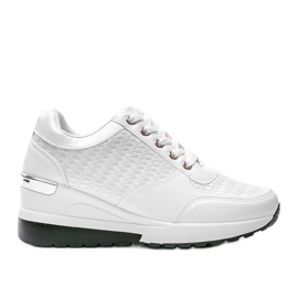 Weiß glänzende Sneaker am Mara Wedge