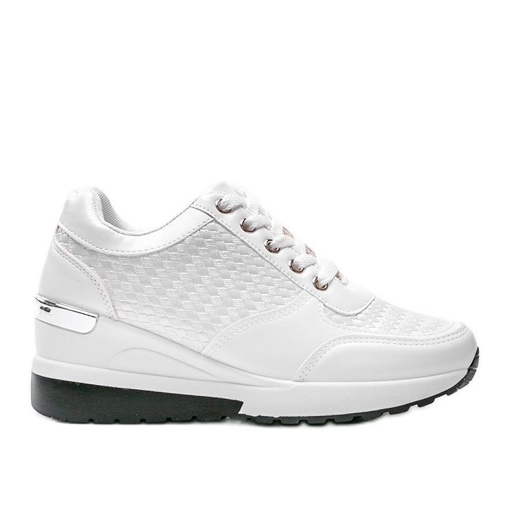 Weiß glänzende Sneaker am Mara Wedge