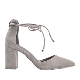 Graue Schnürpumps am Macey Pfosten