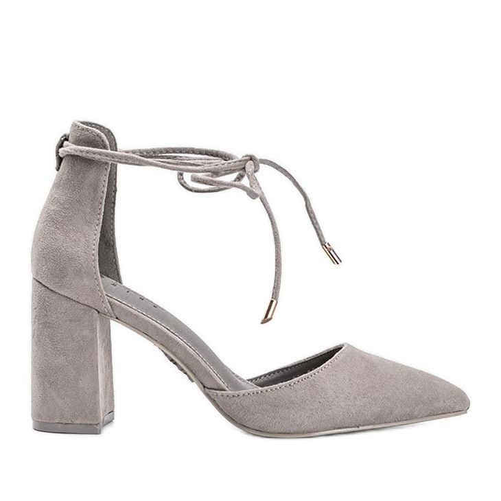 Graue Schnürpumps am Macey Pfosten