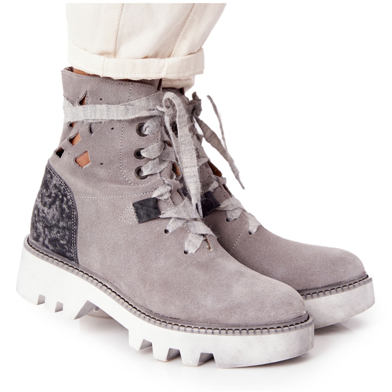 Wildleder durchbrochene Stiefel Maciejka Grau 05033-03 mehrfarbig