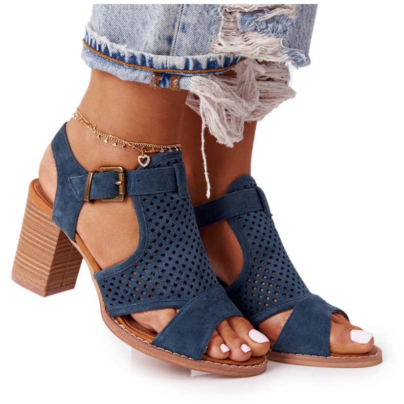 EVE Durchbrochene Sandalen auf einer blauen Hey Lover Bar mehrfarbig grün
