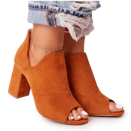 Frühlingsstiefel aus Wildleder On A Post Vinceza 21-17095 Camel braun