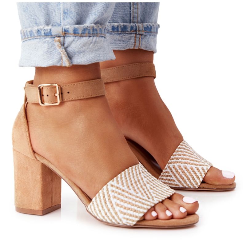 EVE Hellbraune Flitterwochen-Sandalen mit geflochtener Stange beige weiß
