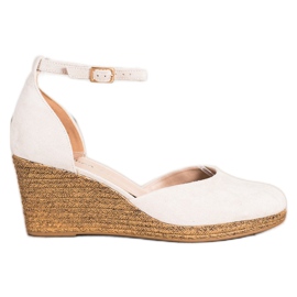 Beige Pumps am VINCEZA Keil