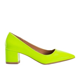 Gelbe Pumps auf dem Eden-Block lackiert