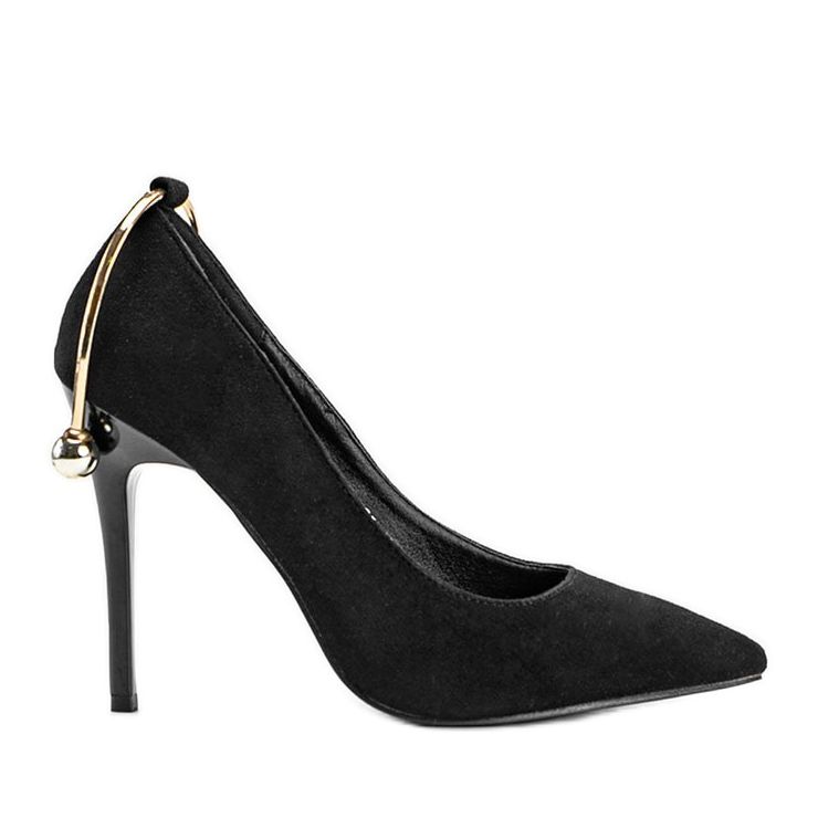 Schwarze Pumps an einer Anstecknadel mit Christine Schmuck golden