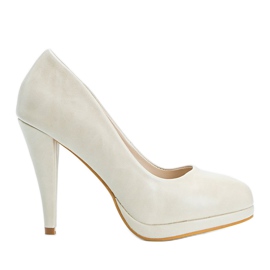 Beige Kunstleder-Pumps auf der Liana-Plattform