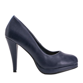 Marineblaue Pumps aus Kunstleder auf der Liana-Plattform