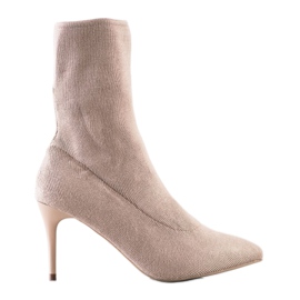 Sabatina Frühlingsstiefel auf einem hohen Absatz beige