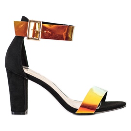 Goodin Sandalen an einer Bar mit Holo-Effekt schwarz