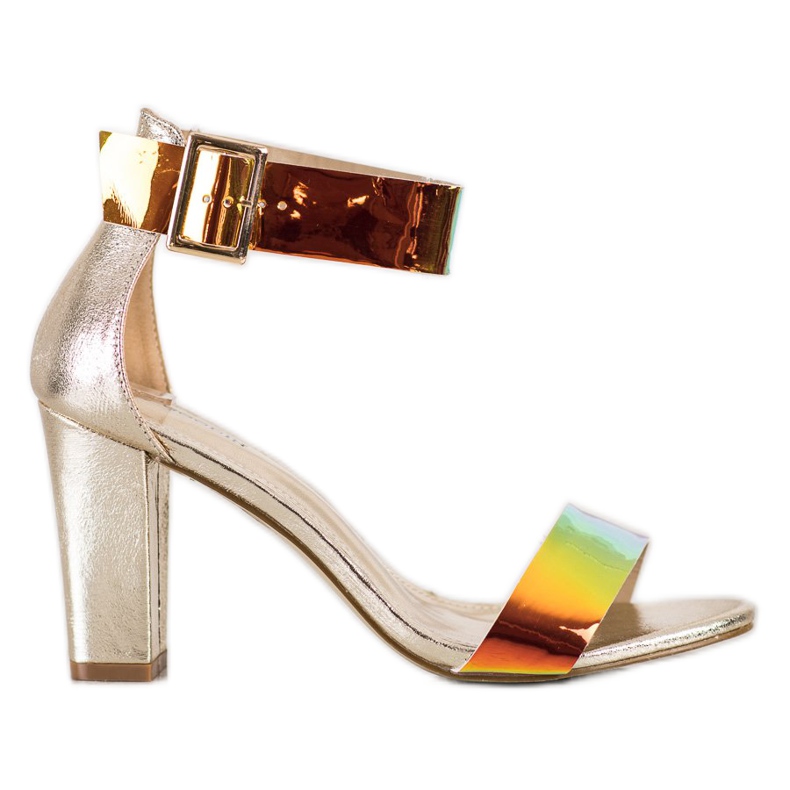 Goodin Sandalen an einer Bar mit Holo-Effekt golden