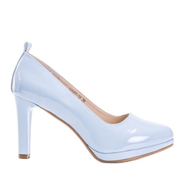 Blaue Pumps auf der Lady-Plattform