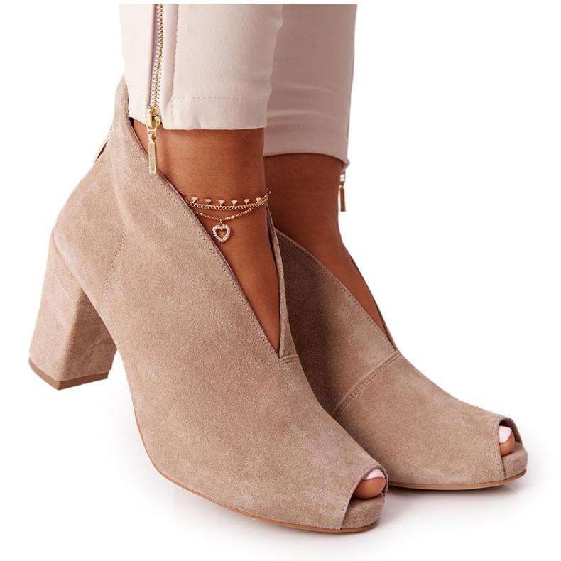 Wildleder Booties auf einem Pfosten mit einem Schnitt Exquisite 1243 Beige