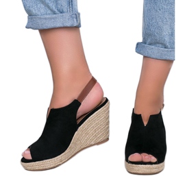 Schwarze Keilsandaletten von Lindy