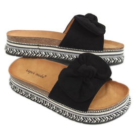 Black 7705 Schwarze Pantoffeln auf der verzierten Sohle