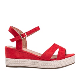 Rote Espadrilles auf dem Moon Rising Wedge