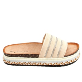 Hausschuhe auf der verzierten Sohle N-96 Beige