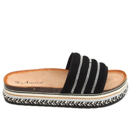 Schwarz N-96 Schwarze Pantoffeln auf der verzierten Sohle