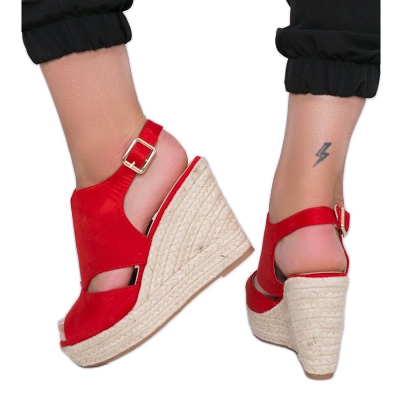 Rote Espadrilles auf dem Keilabsatz Pretty Woman