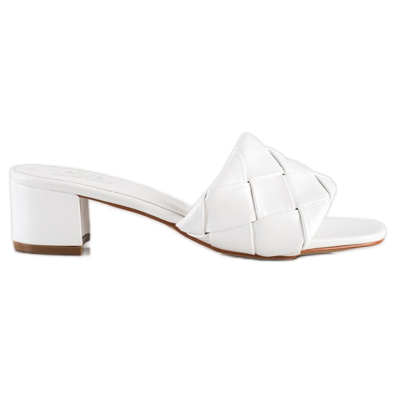 Small Swan Gesteppte Hausschuhe auf einem Pfosten weiß