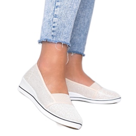 Beige glänzende Ballerinas auf dem Keil Glam Star