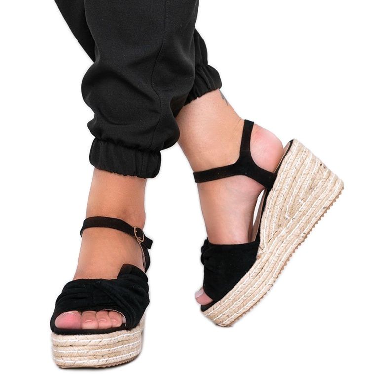 Schwarze Espadrilles auf dem Keil Minh