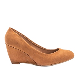 Camel Pumps auf dem Manama Wedge braun