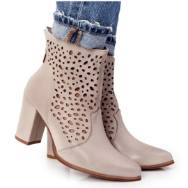 Durchbrochene Lederstiefeletten auf einem Post Exquisite 1219 Cappuccino beige